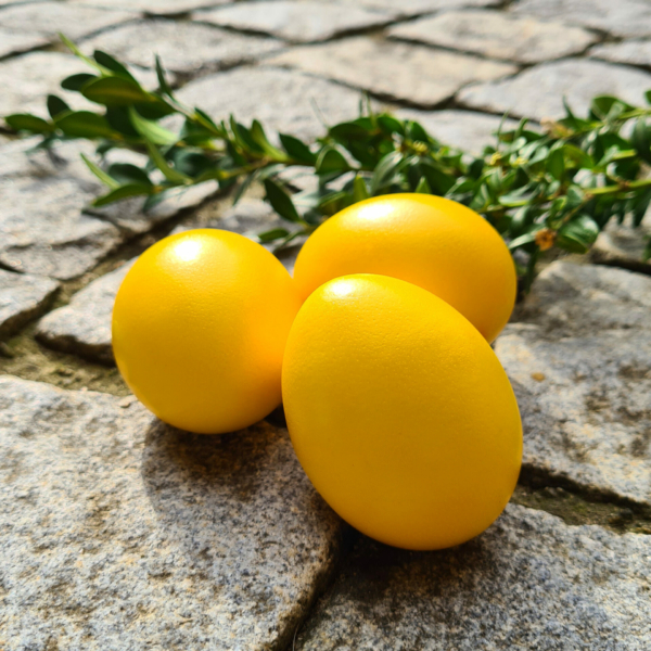 ostern-gelbe-eier-quadrat